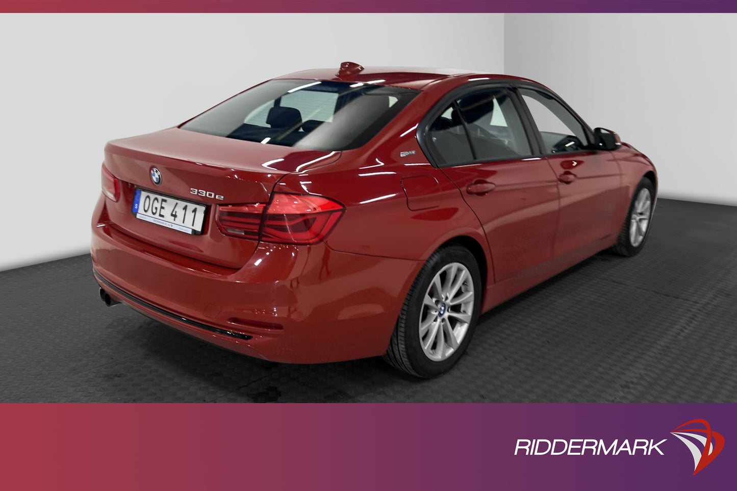 BMW 330e Sedan Navi M ratt P-sensorer Nyservad 252hk