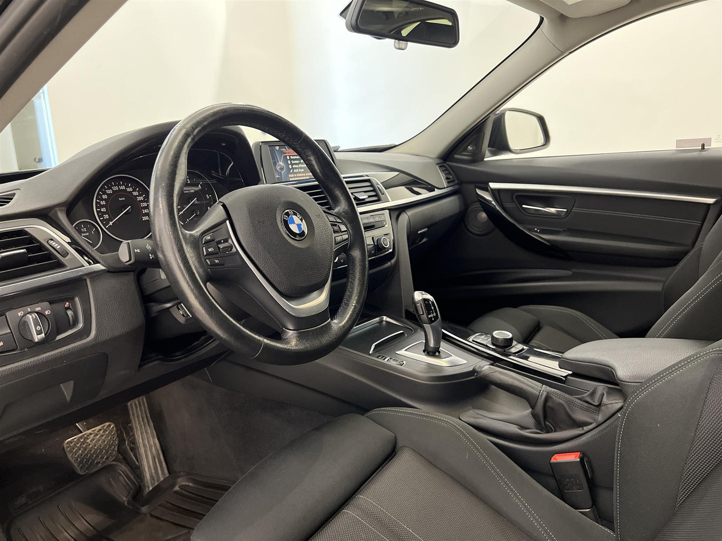 BMW 330d xDrive 258hk Harman/Kardon P-Sensorer Välservad