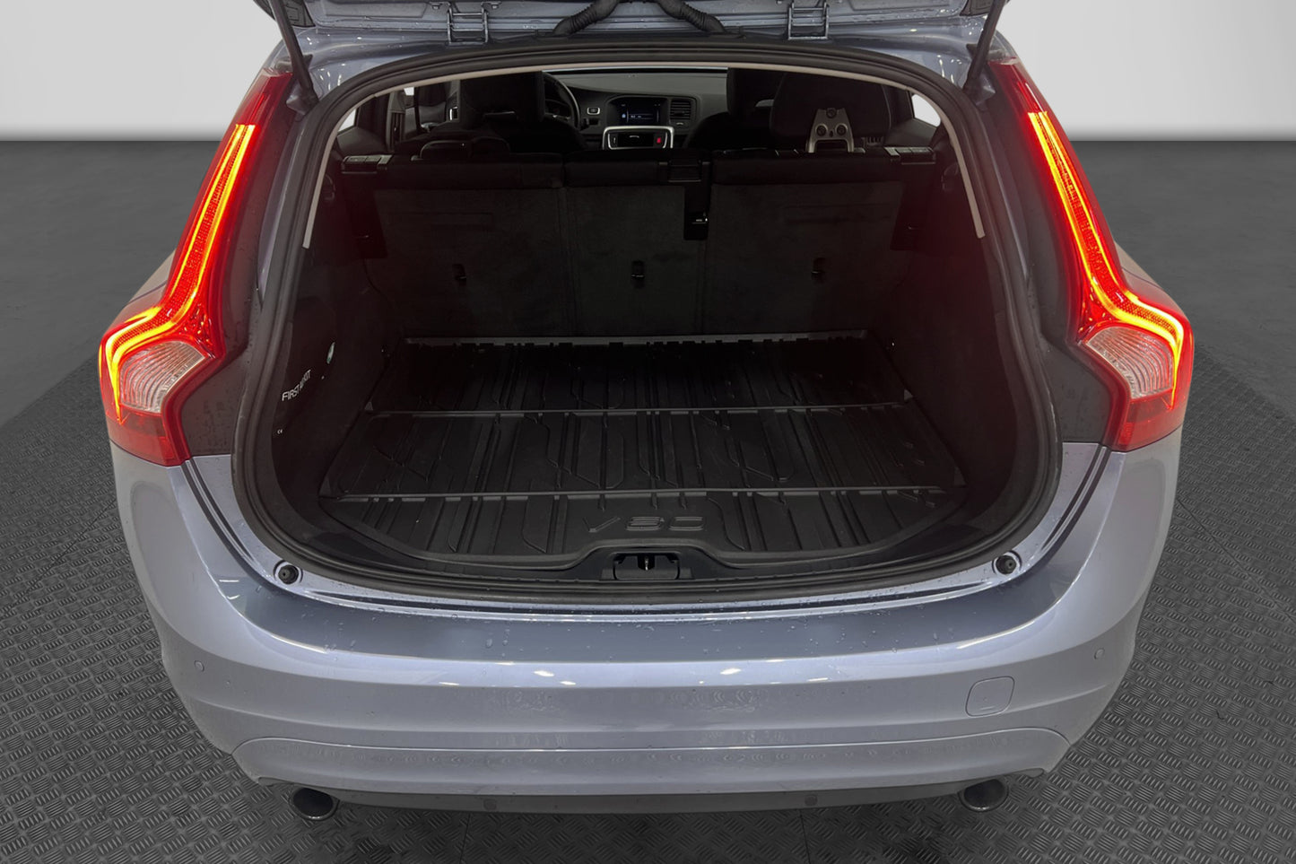 Volvo V60 T3 152hk D-värm VOC Nyservad Nybesiktigad