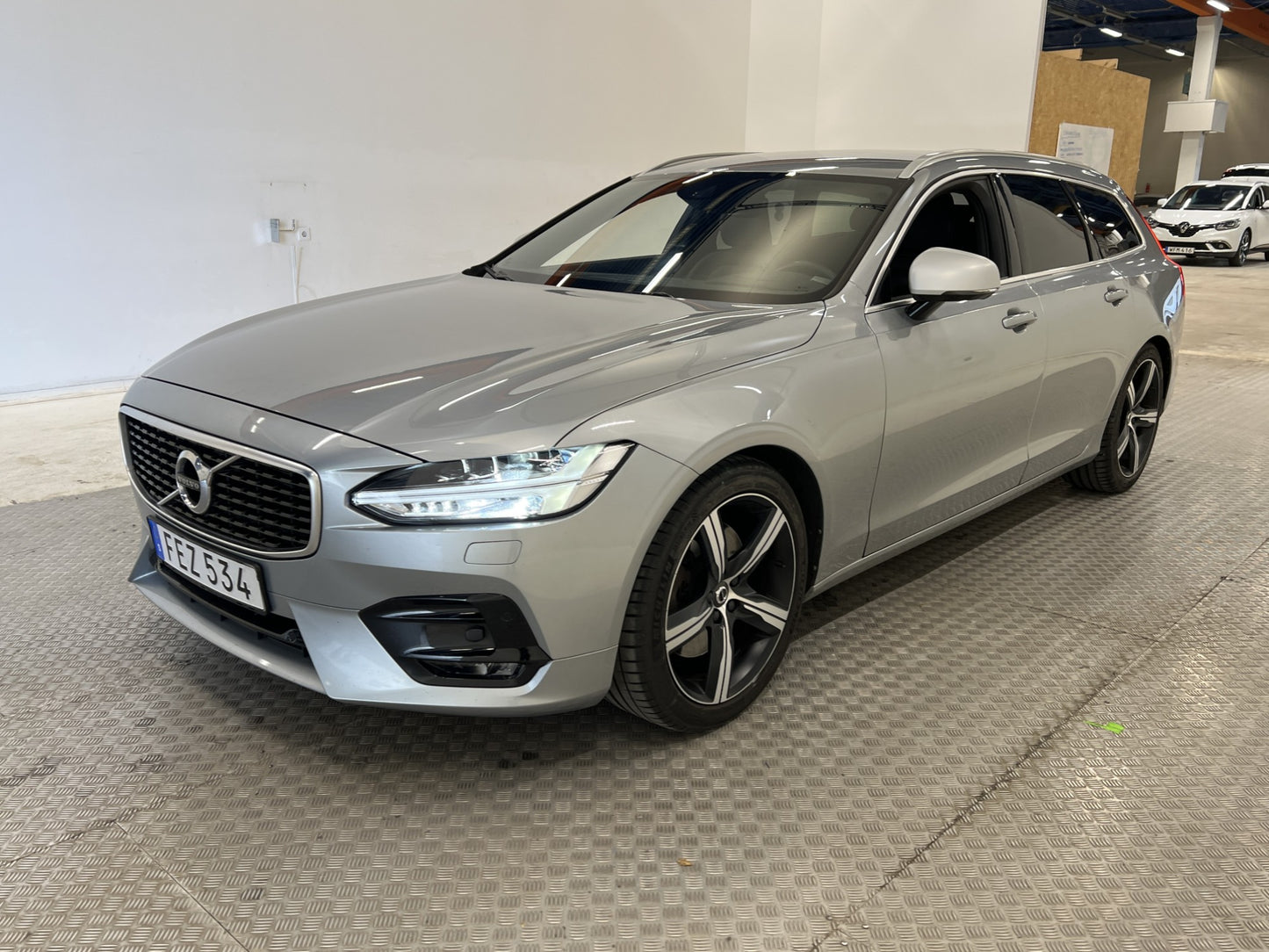 Volvo V90 T4 190hk R-Design VOC Värm BLIS Dragkrok Carplay