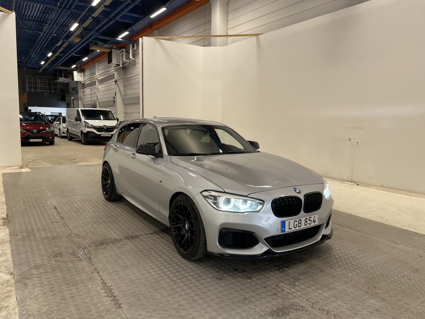 BMW M135i xDrive 326hk Taklucka Navi H/K Alcantara