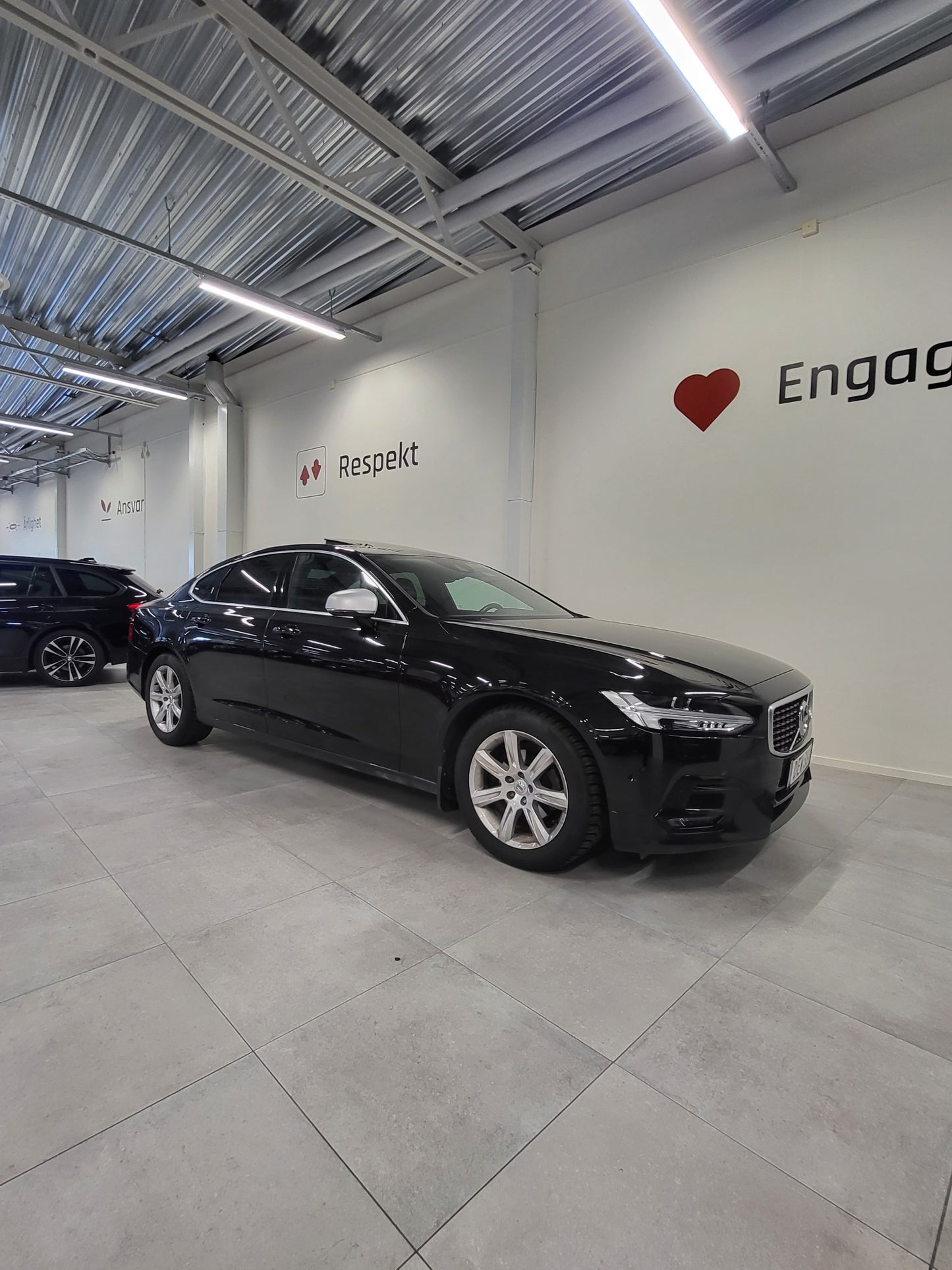 Volvo S90 D4 R-Design VOC D-Värmare B-kam T-lucka Blis Navi