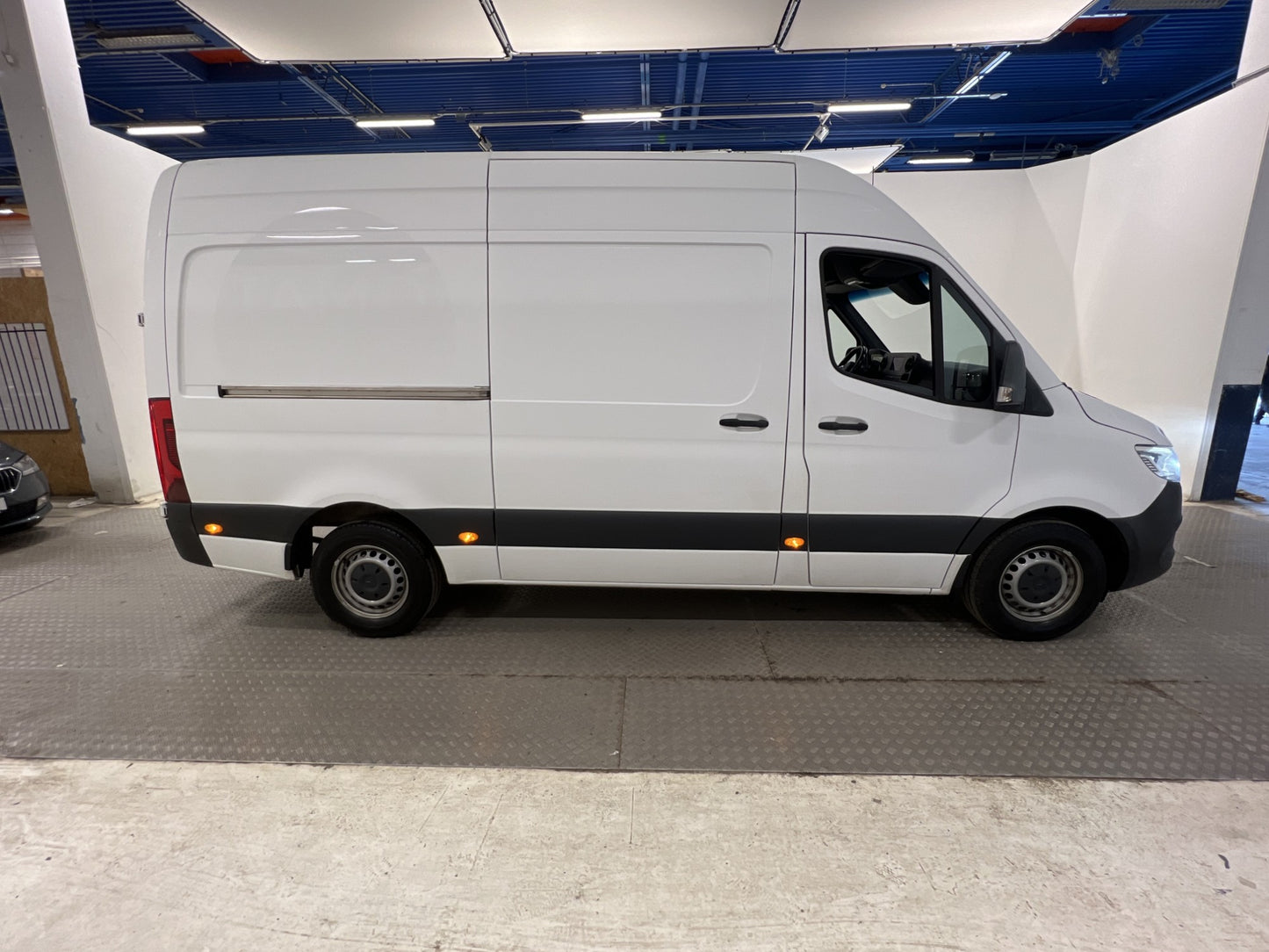 Mercedes-Benz Sprinter L2H2 316 Värmare Drag B-Kamera Moms