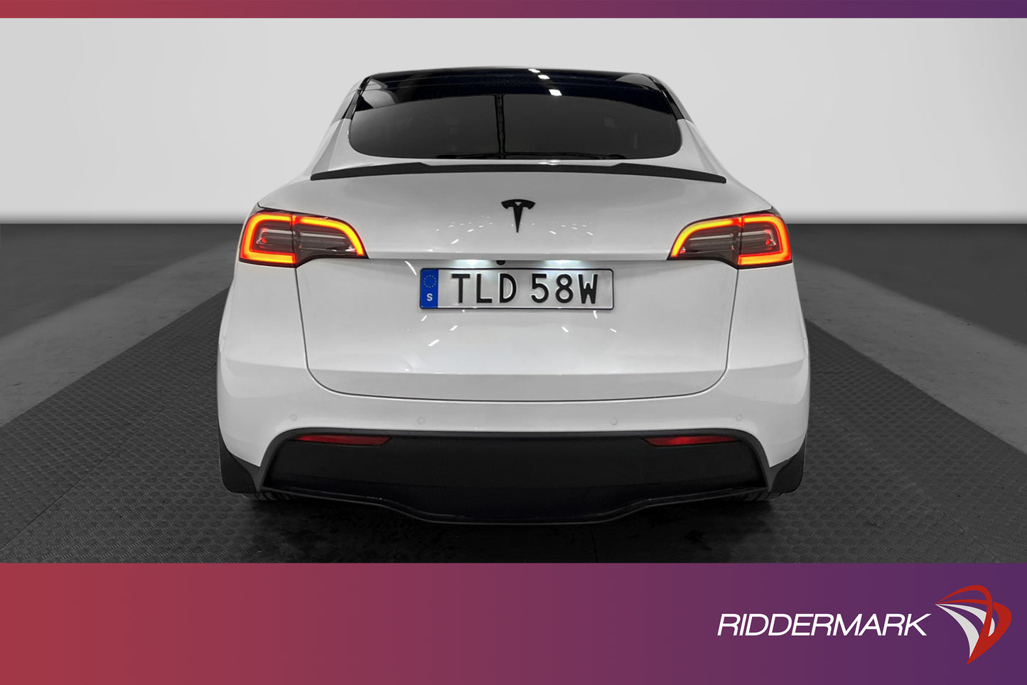 Tesla Model Y Long Range AWD 345hk Autopilot Svensksåld