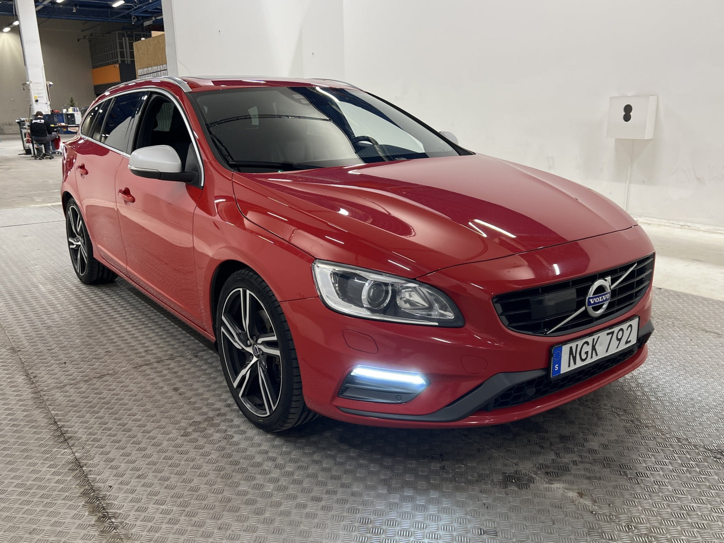 Volvo V60 D4 190hk AWD R-Design D-Värm T-Lucka VOC B-Kamera