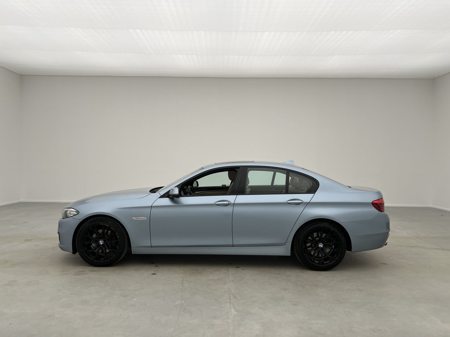 BMW 530 d xDrive Sedan 258hk Pano HUD Navi Skinn Sensorer