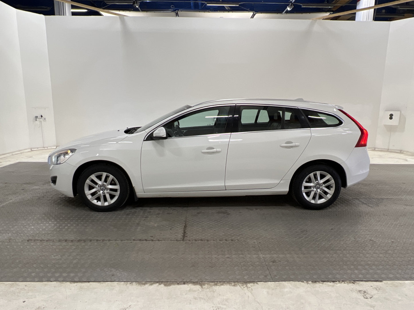 Volvo V60 D3 163hk Summum Värmare P-sensorer Nyservad Drag