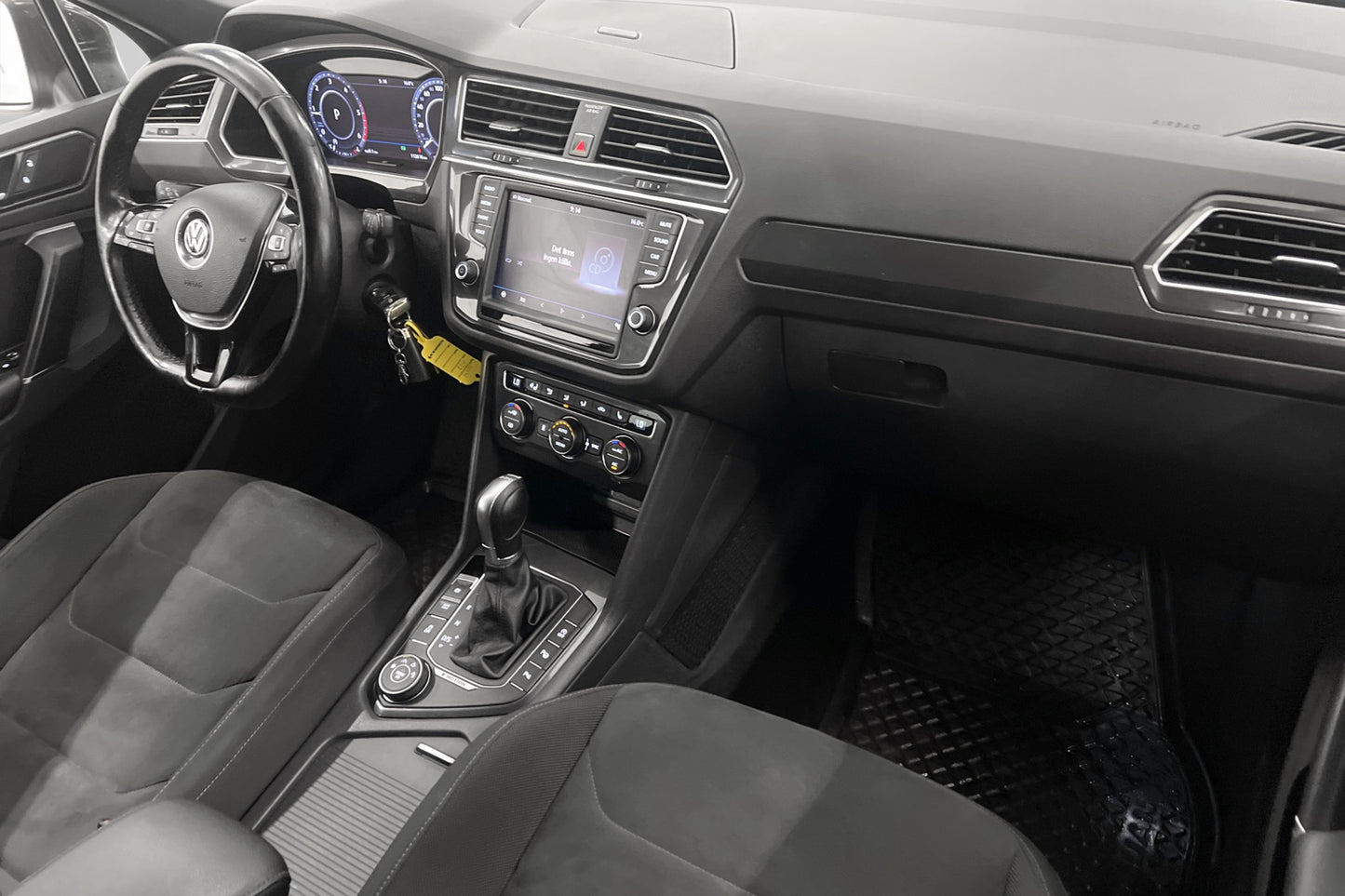 Volkswagen Tiguan 2.0TDI 190hk 4M R-line Cockpit D-värm Drag