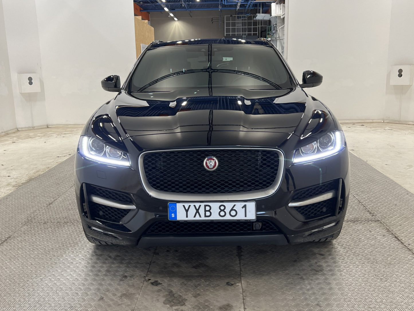 Jaguar F-Pace 180hk AWD Aut R-Sport Cockpit Pano Meridian