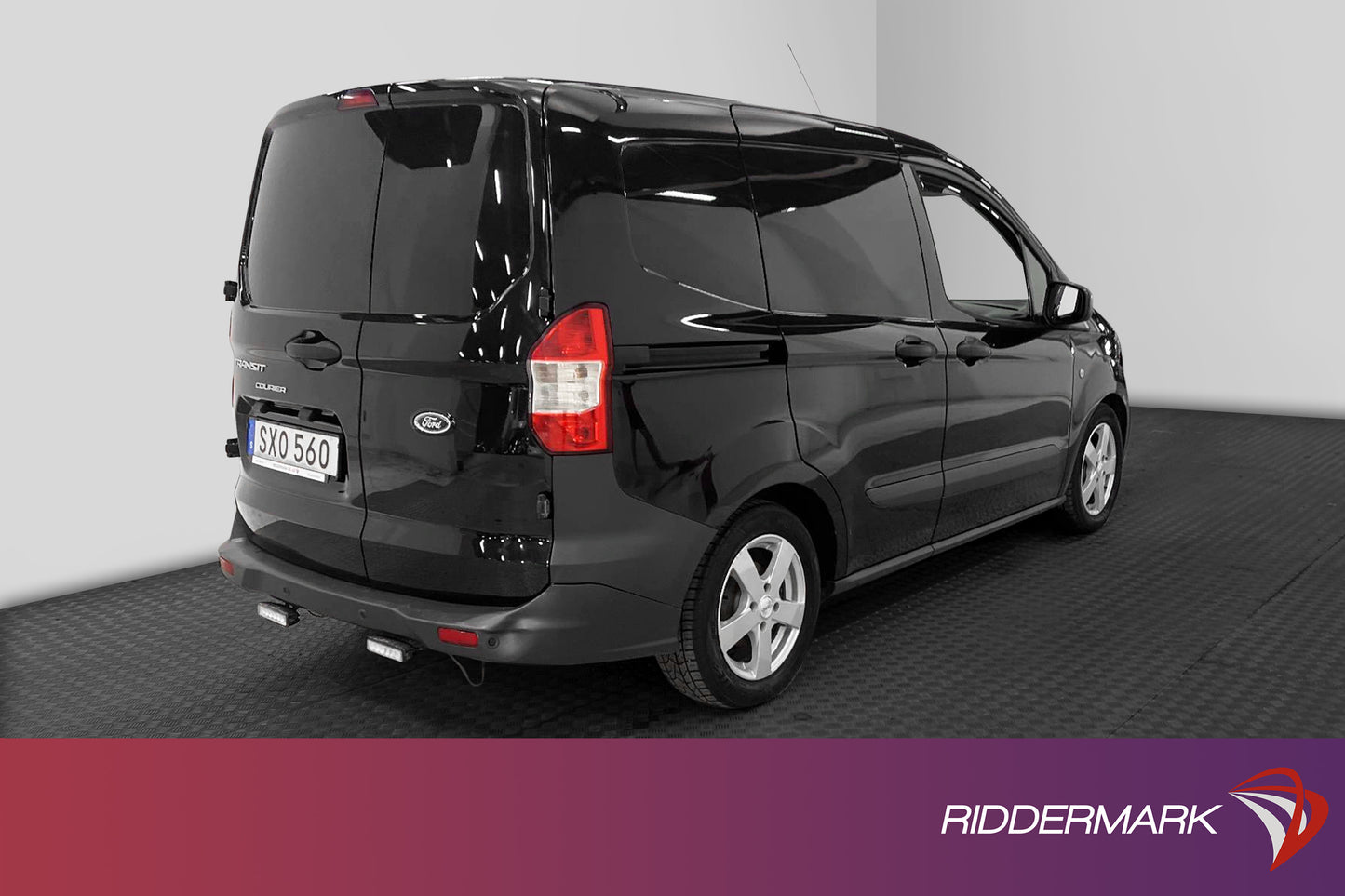 Ford Transit Courier 1.5 TDCi 75hk Värmare PDC Verkstad-inre