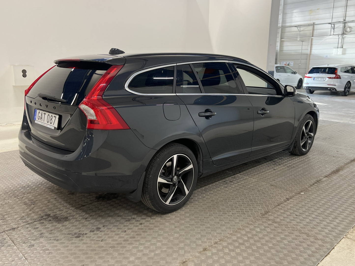 Volvo V60 D2 120hk Momentum VOC Värmare Navi BLIS Sensorer