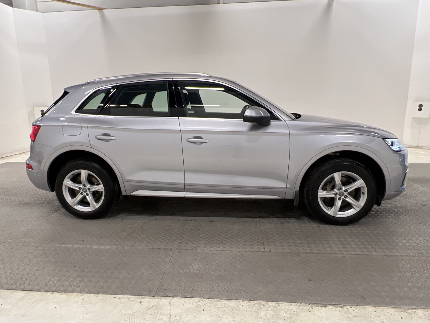 Audi Q5 Quattro 2.0 TDI 190hk Proline Värmare Dragkrok PDC