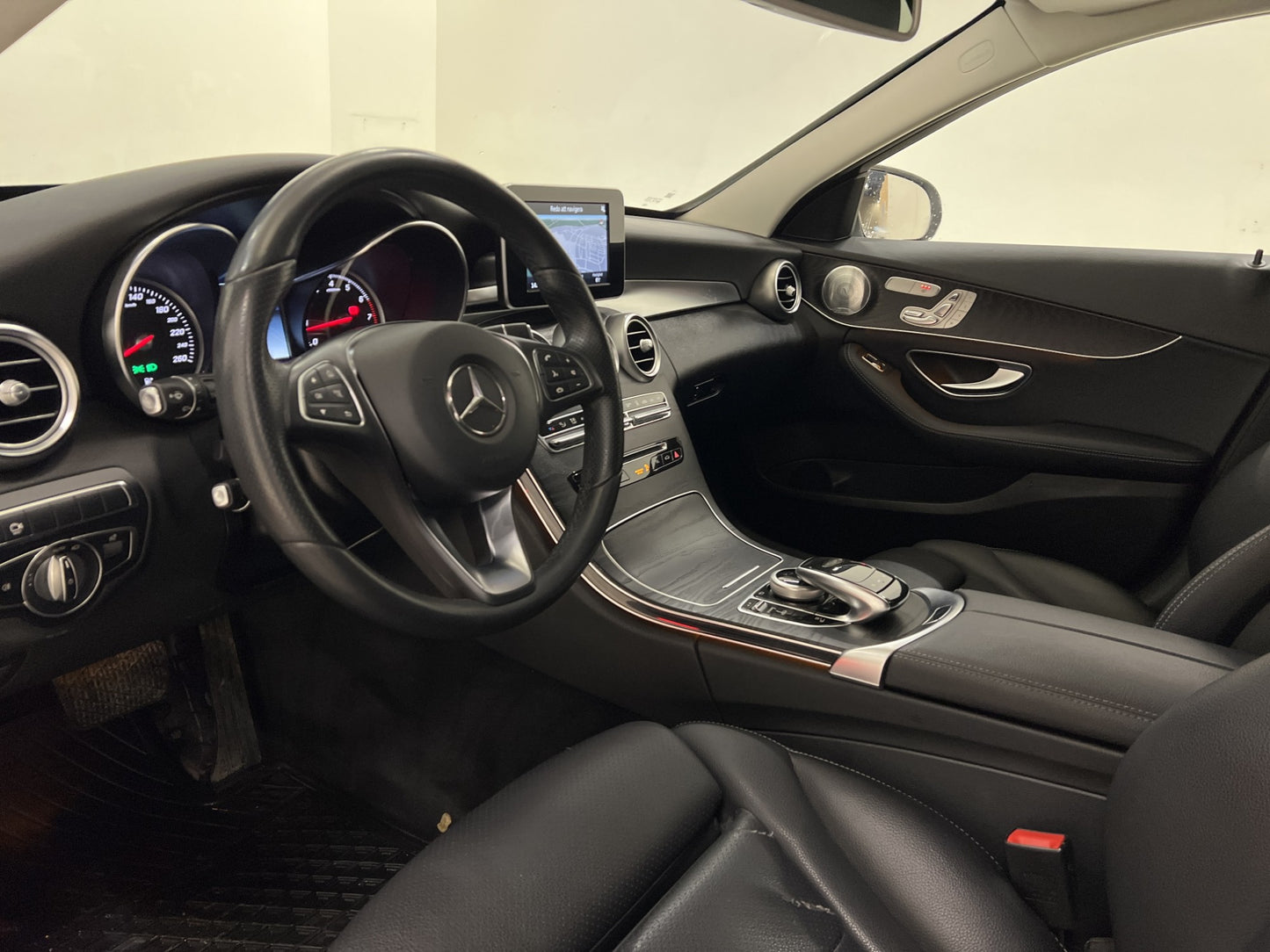 Mercedes-Benz C 350 T e 279hk Värm Burm 360° Navi Elstolar