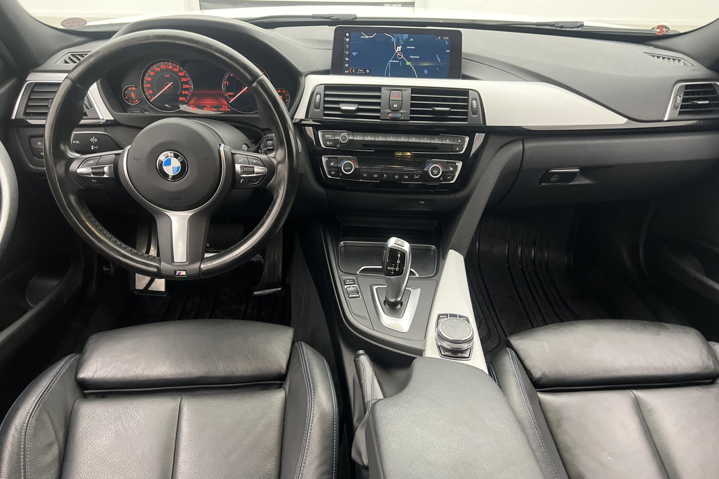 BMW 320 i xDrive Touring M Sport Cockpit Navi Skinn Drag