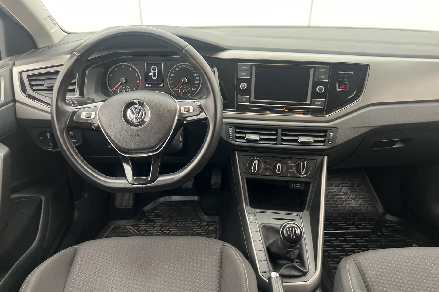 Volkswagen Polo 1.0 TSI 95hk Svart-optik Bluetooth Välservad