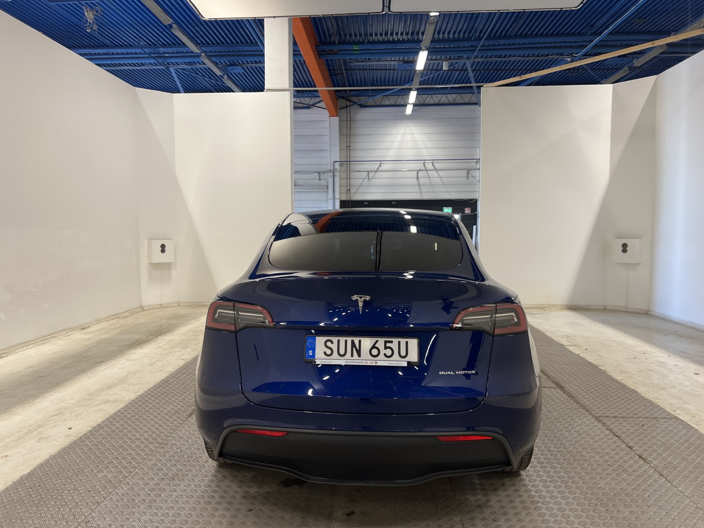 Tesla Model Y Long Range 345hk Svensksål Uppgraderad AP MOMS