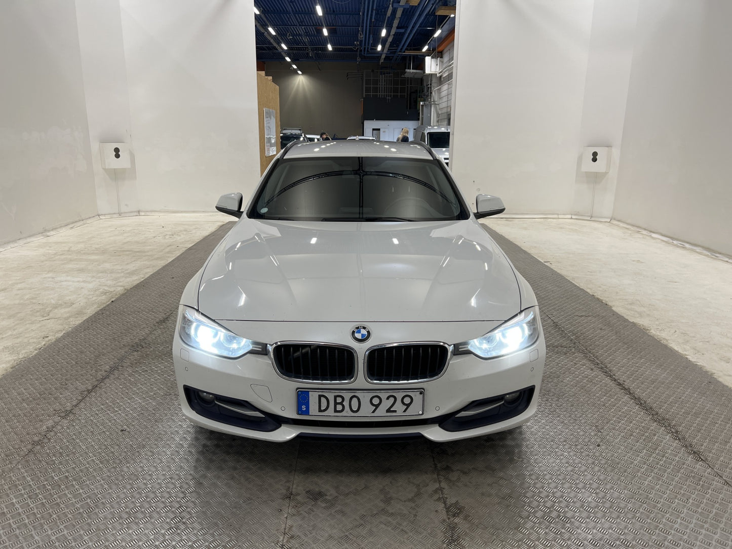 BMW 320 d Touring 184hk Sportline Rattvärme Drag Nyservad