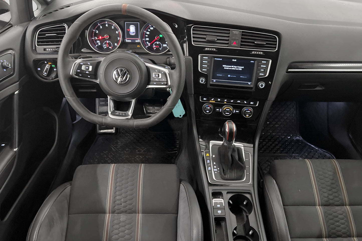 Volkswagen Golf GTI Clubsport 265hk Skalstolar Dynaudio