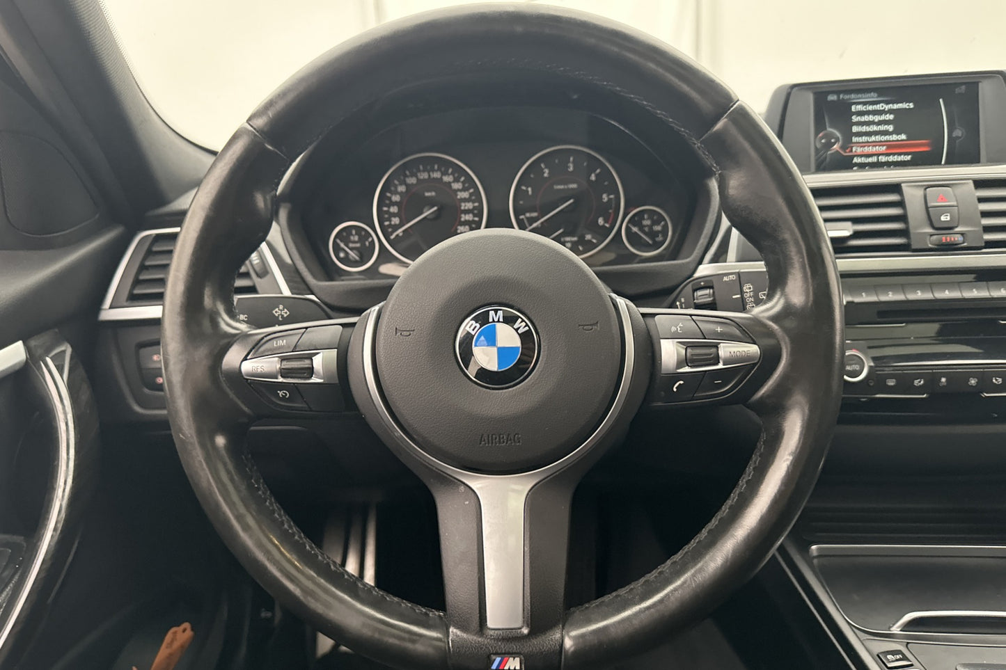 BMW 320 d xDrive Touring M Sport Pano HiFi Sensorer Drag