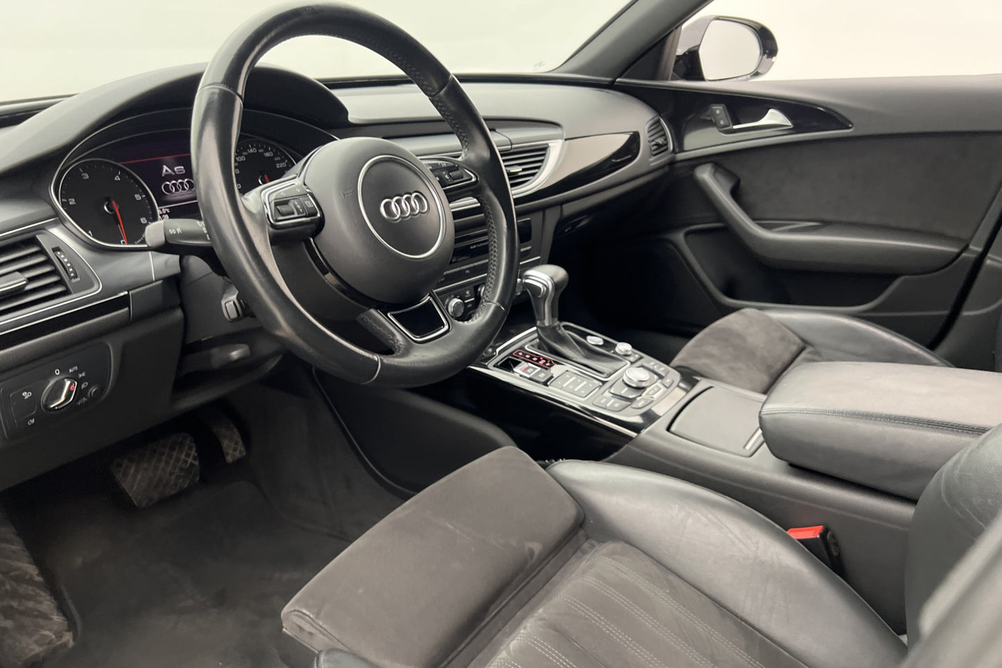 Audi A6 Avant TDI 190hk S-Line Sensorer Halvskinn Keyless