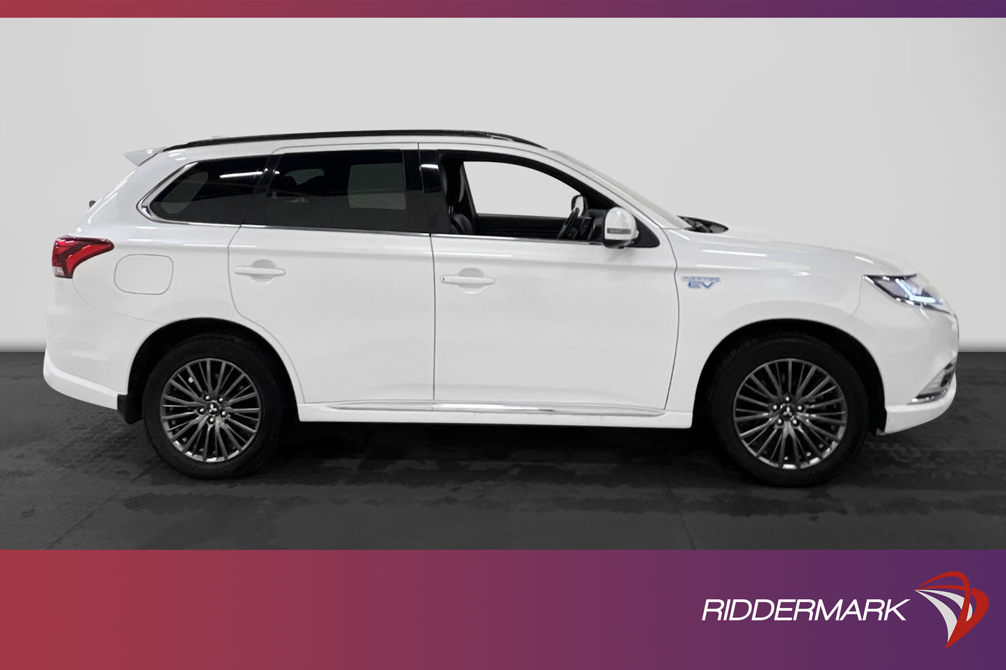 Mitsubishi Outlander P-HEV 4WD S-Edition Pano Navi 360° MOMS