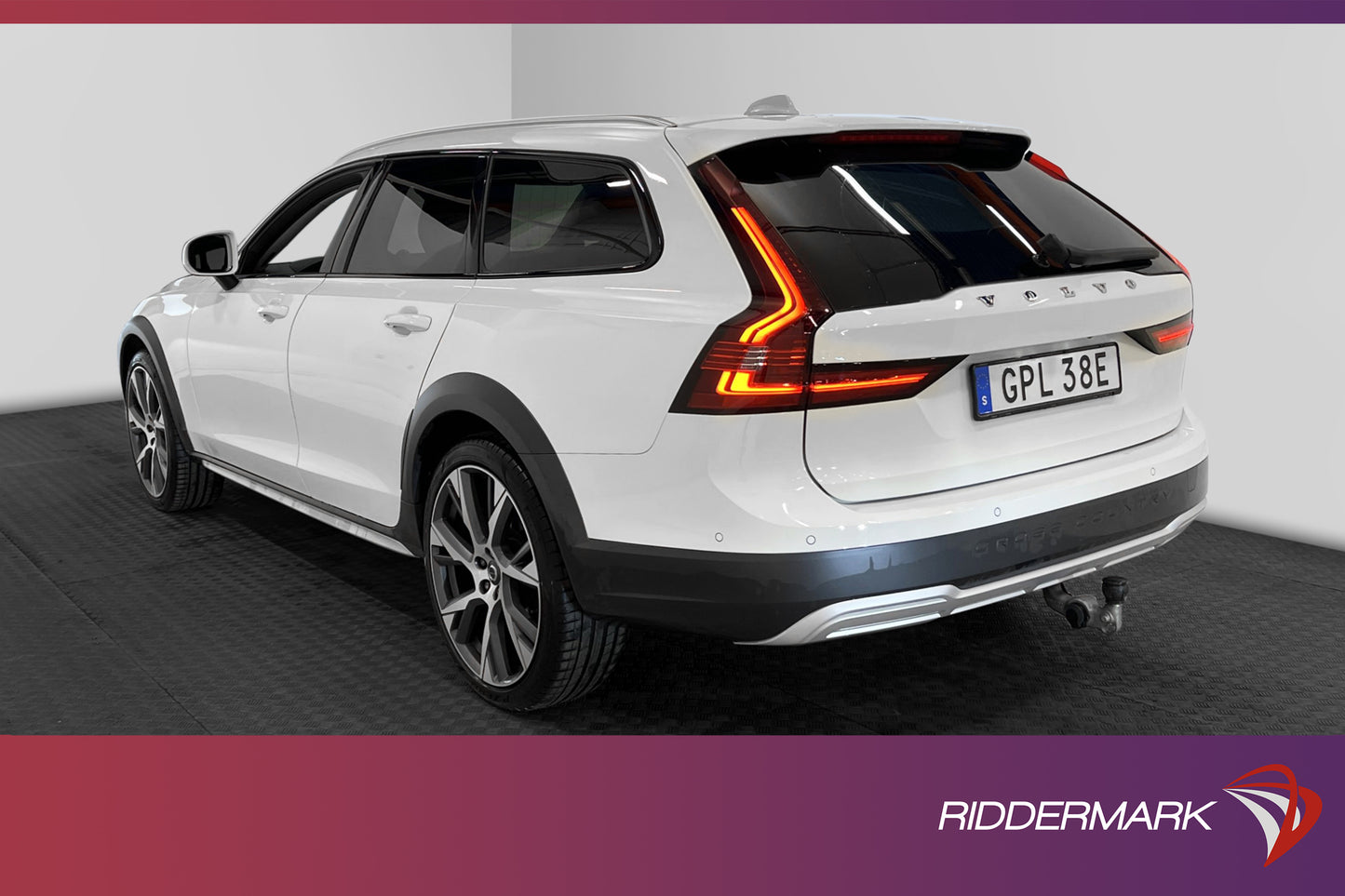 Volvo V90 Cross Country B4 AWD D-värm VOC B&W Pano 360 BLIS