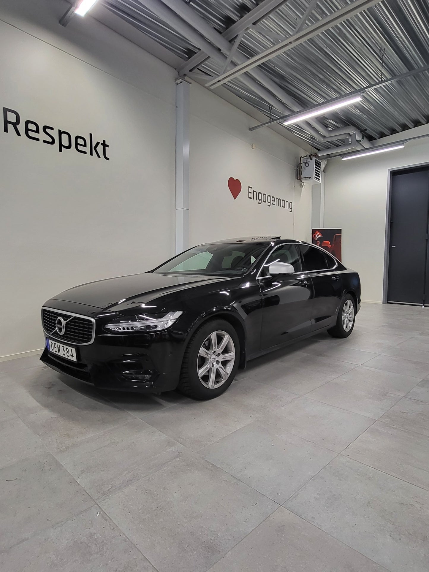 Volvo S90 D4 R-Design VOC D-Värmare B-kam T-lucka Blis Navi