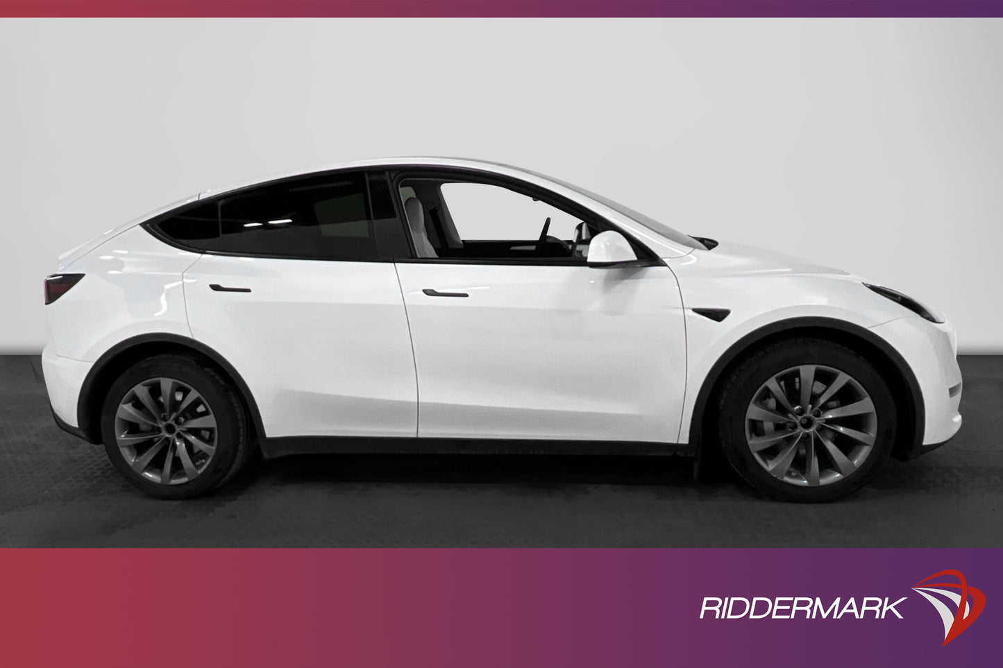 Tesla Model Y Long Range AWD 345hk Ljus interiör Dragkrok