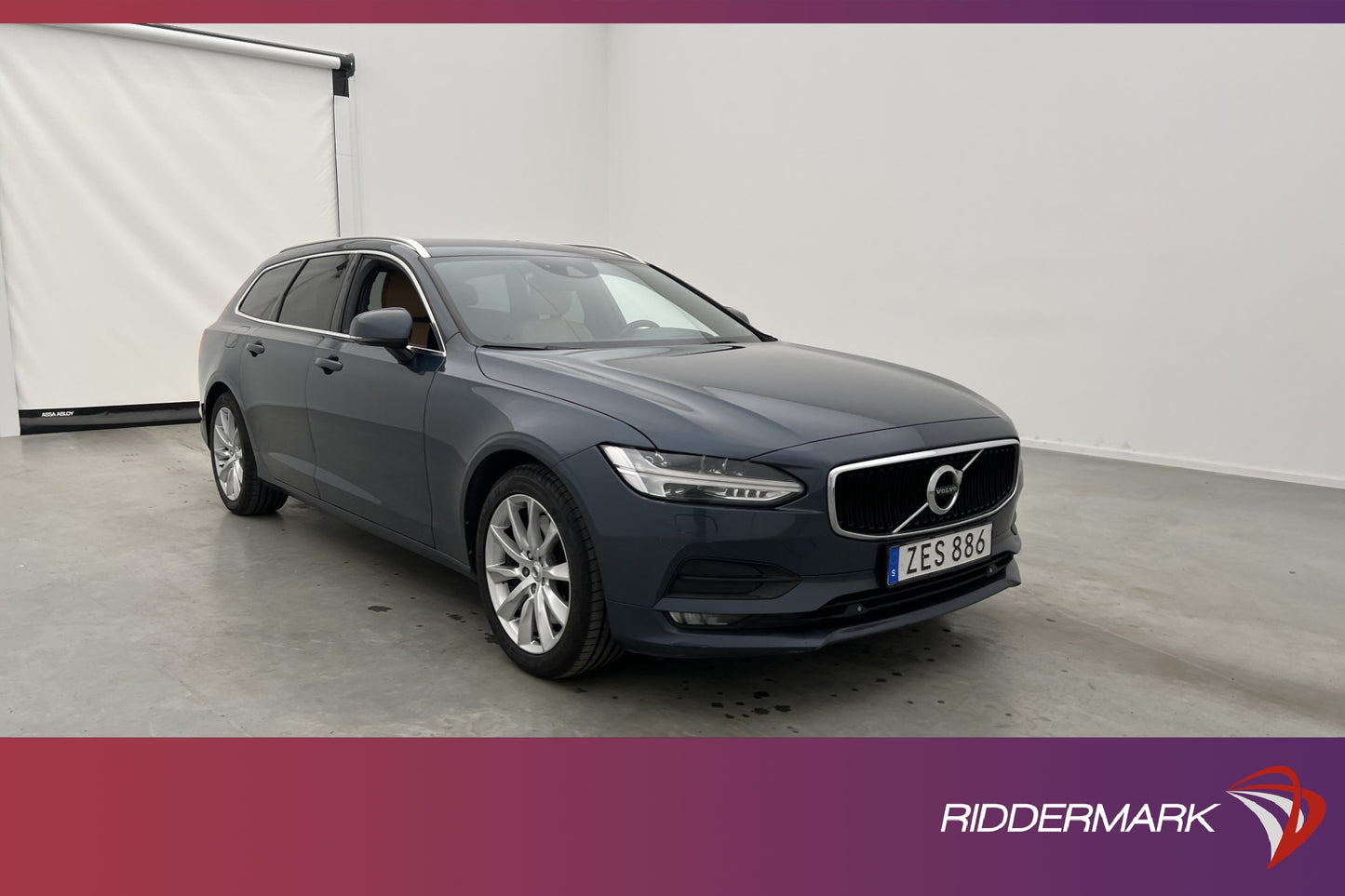 Volvo V90 T4 190hk Momentum VOC D-Värm B-Kamera Navi Drag