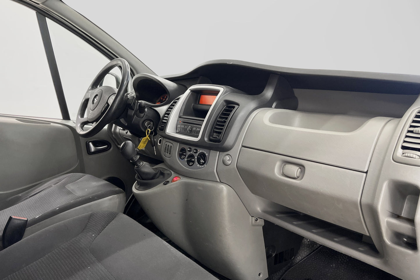 Opel Vivaro Lång 2.0CDTI 114hk Värmare Dragkrok 3-Sits PDC