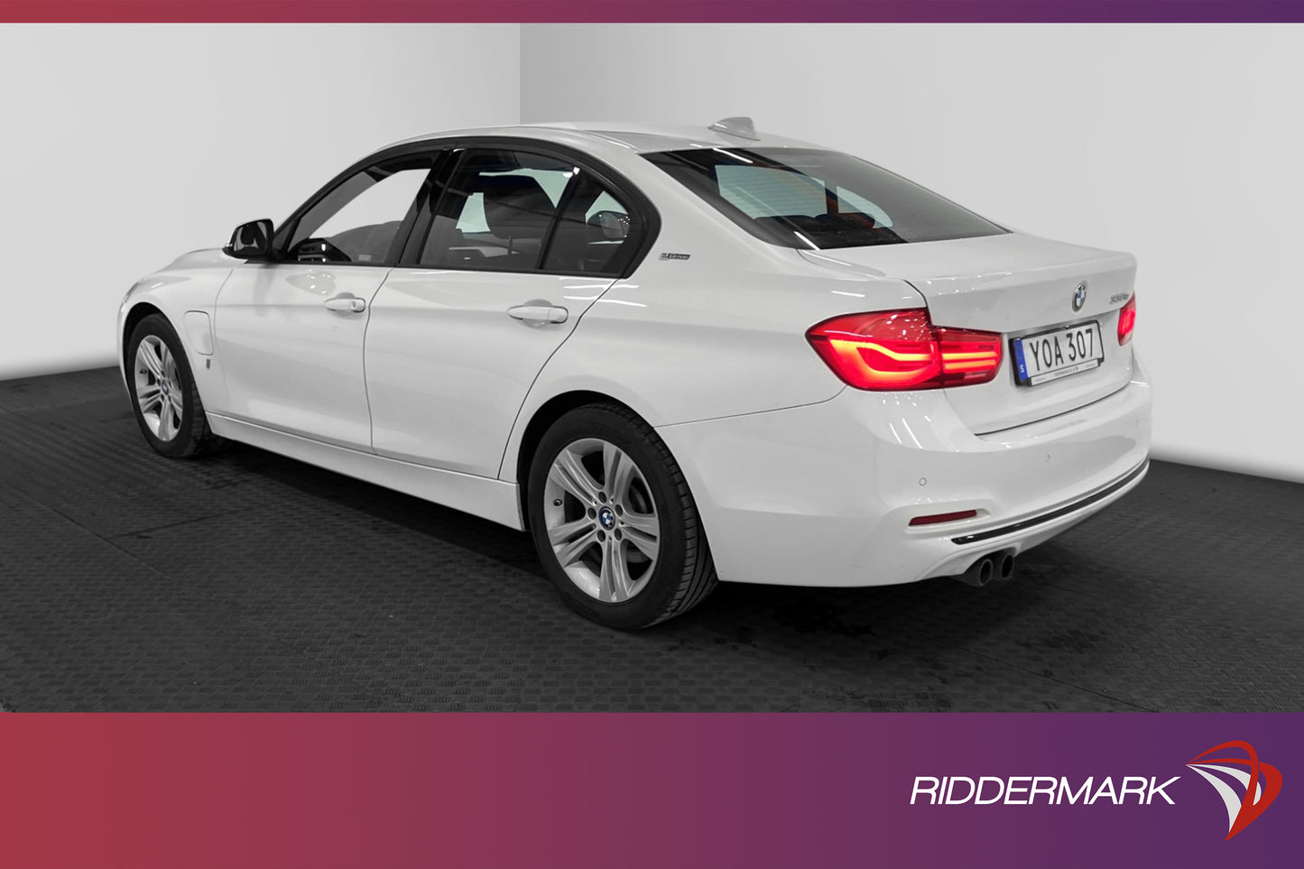 BMW 330e Sedan 252hk Sport line GPS Skinn Rattvärm 0,19l/mil