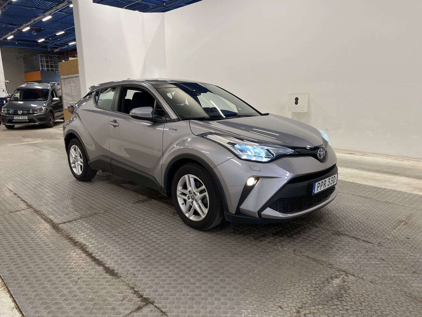 Toyota C-HR Hybrid CVT 122hk B-Kam 360kr Skatt 0,38L/mil