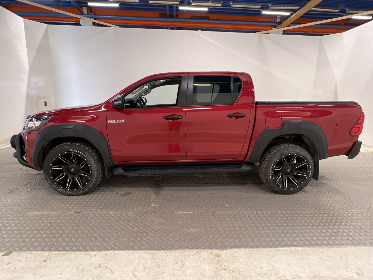 Toyota Hilux Invincible 2.8 4WD Värmare Drag Diff STUK Moms