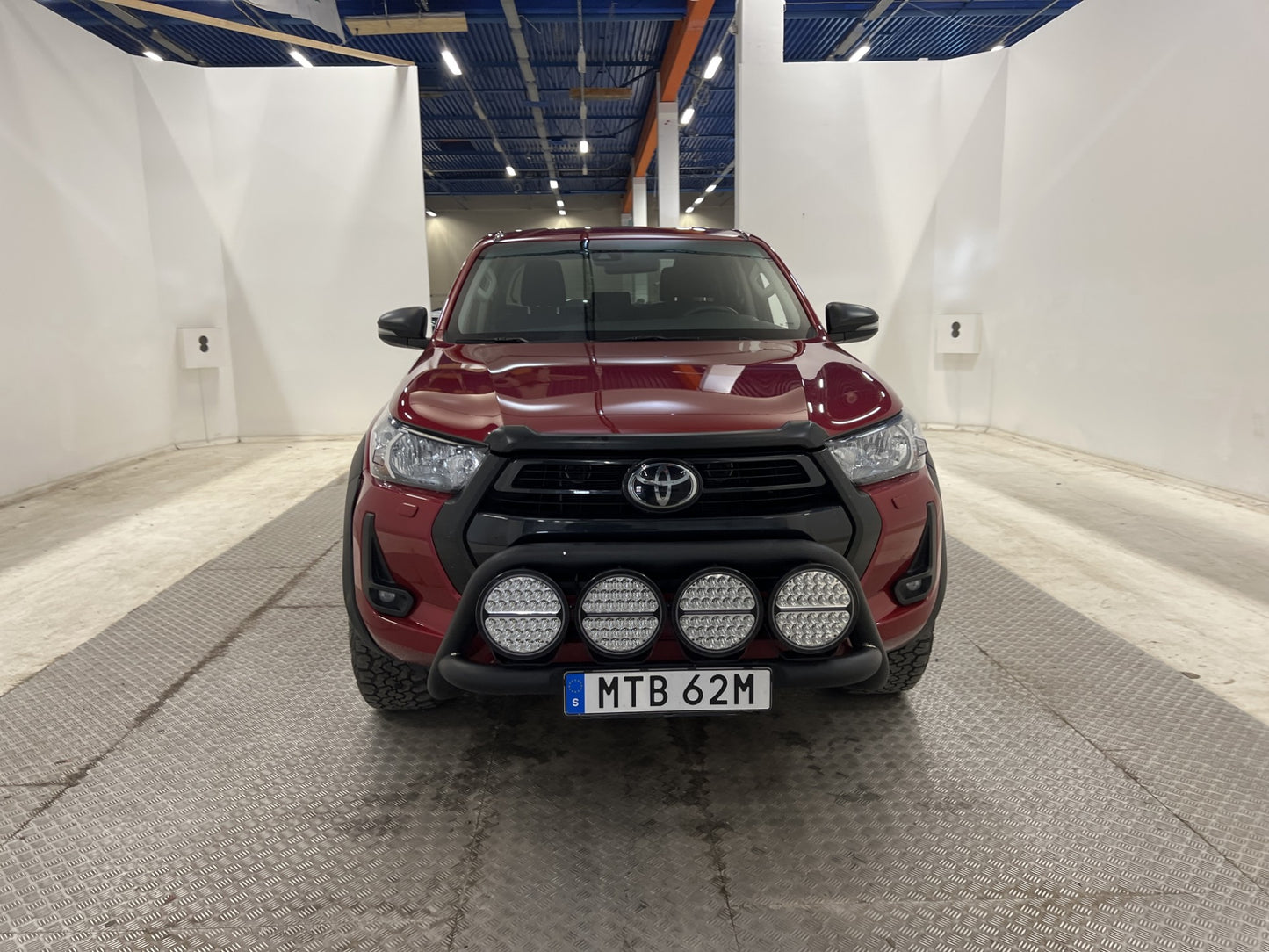 Toyota Hilux Invincible 2.8 4WD Värmare Drag Diff STUK Moms