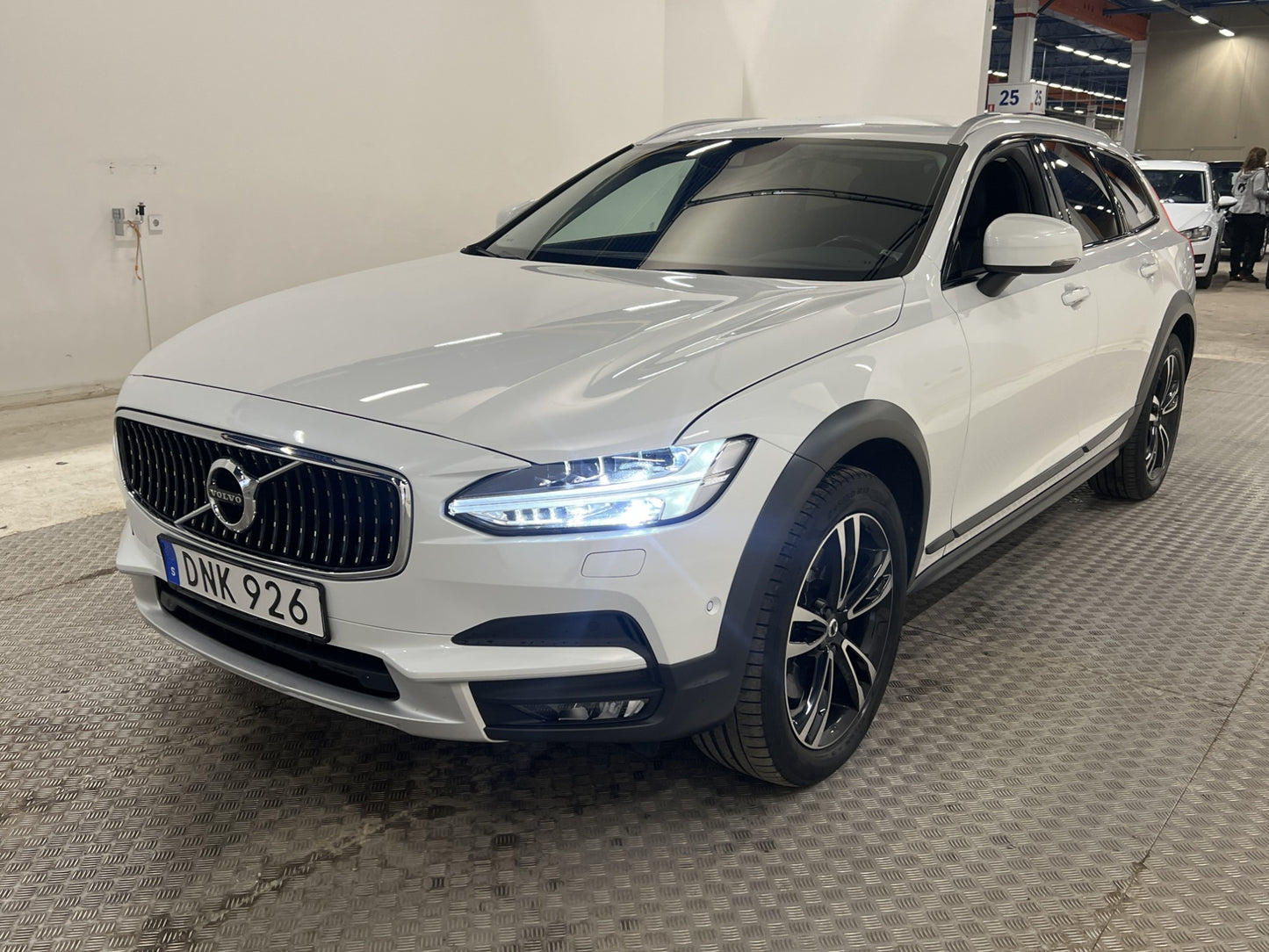 Volvo V90 D4 Cross Country AWD Momentum P-Värmare Navi BLIS