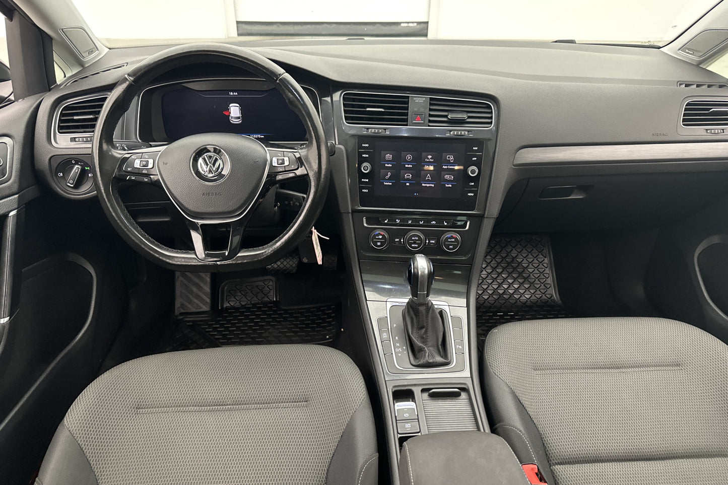 Volkswagen Golf TSI 110hk R-Line Pano Dynaudio Cockpit Navi