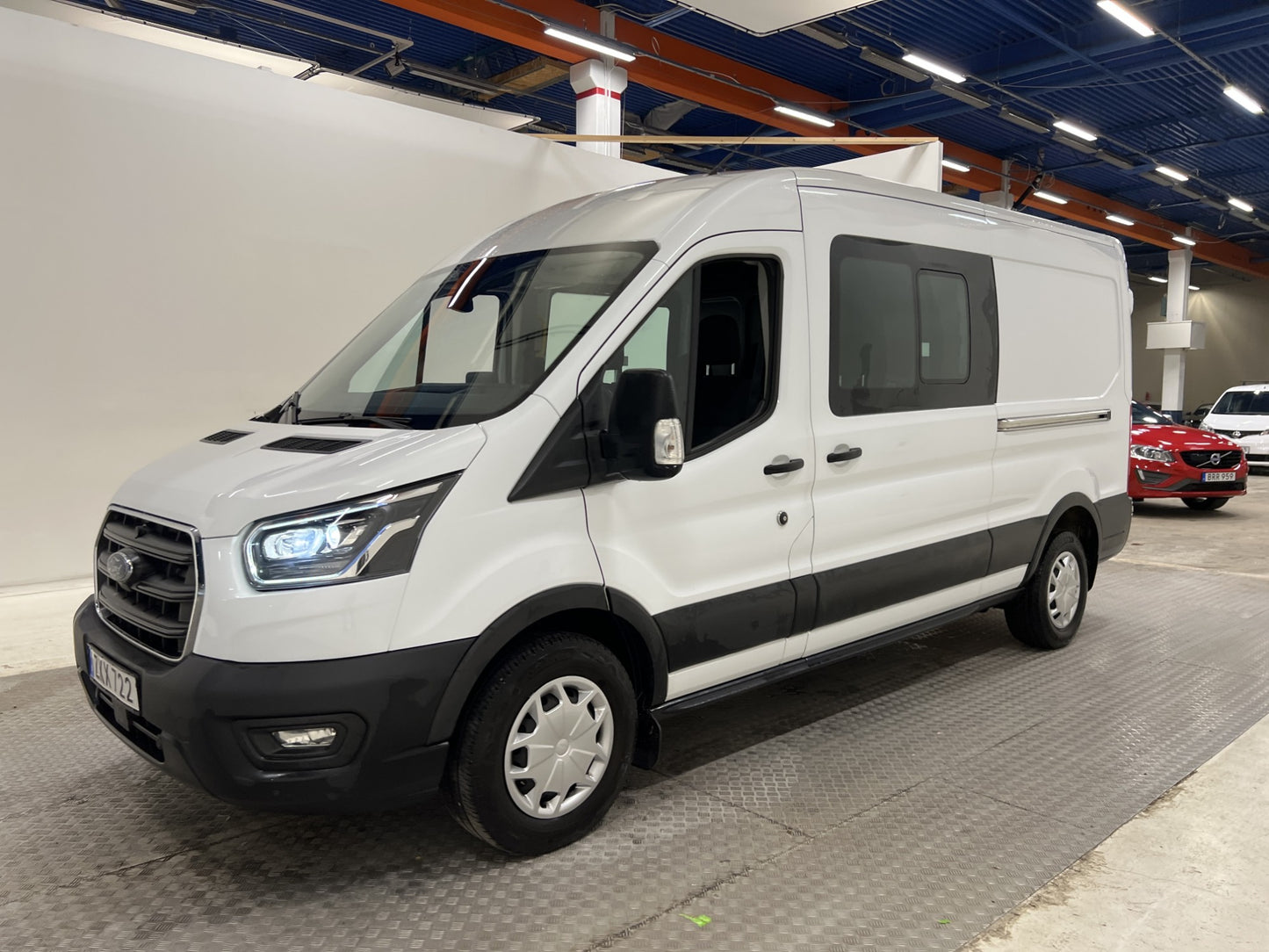 Ford Transit 350 CrewVan L2H2 170hk Värmare Dragkrok Moms