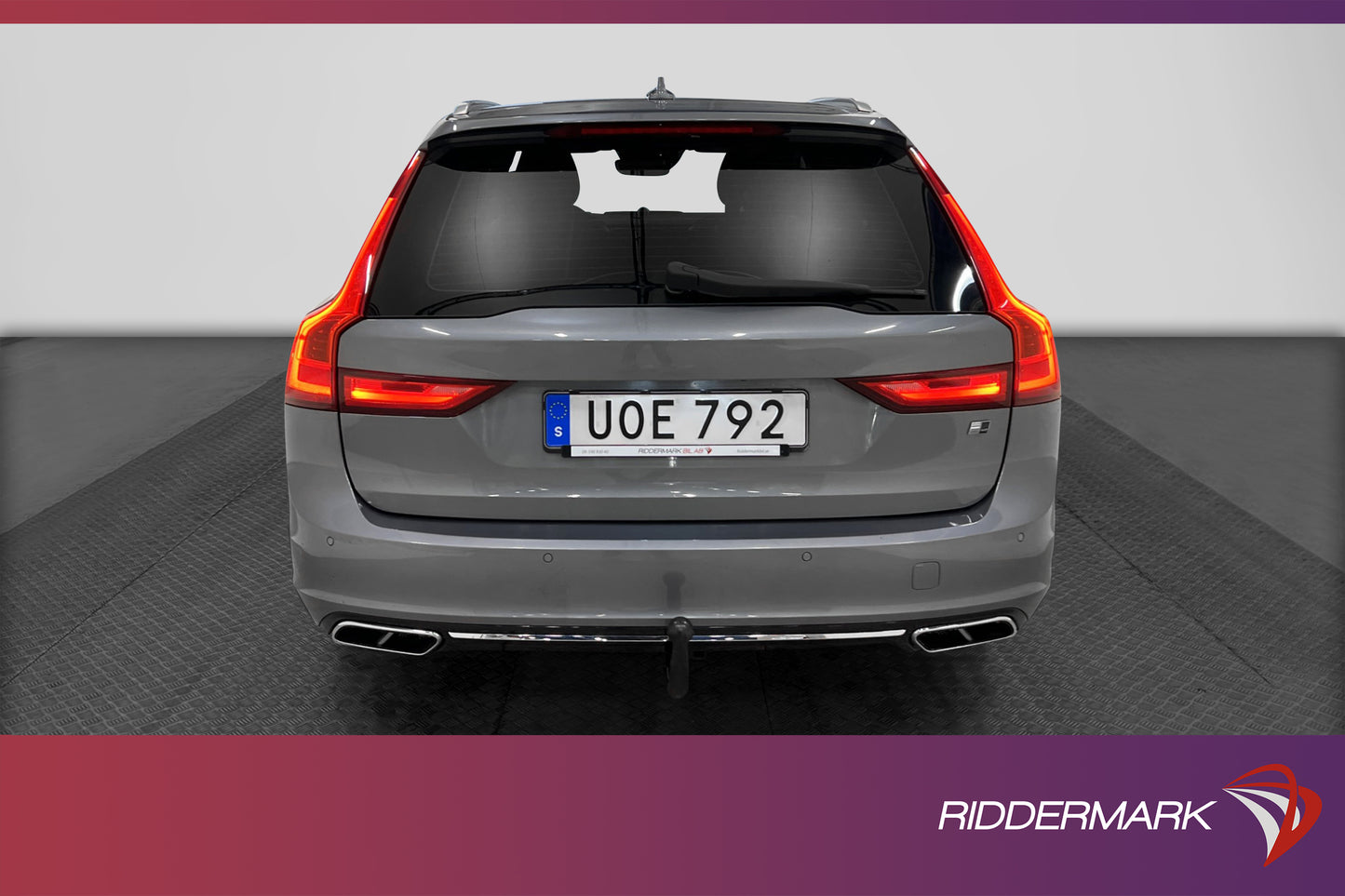 Volvo V90 D5 AWD Inscription D-Värm Pano B&W Skinn 360° HuD