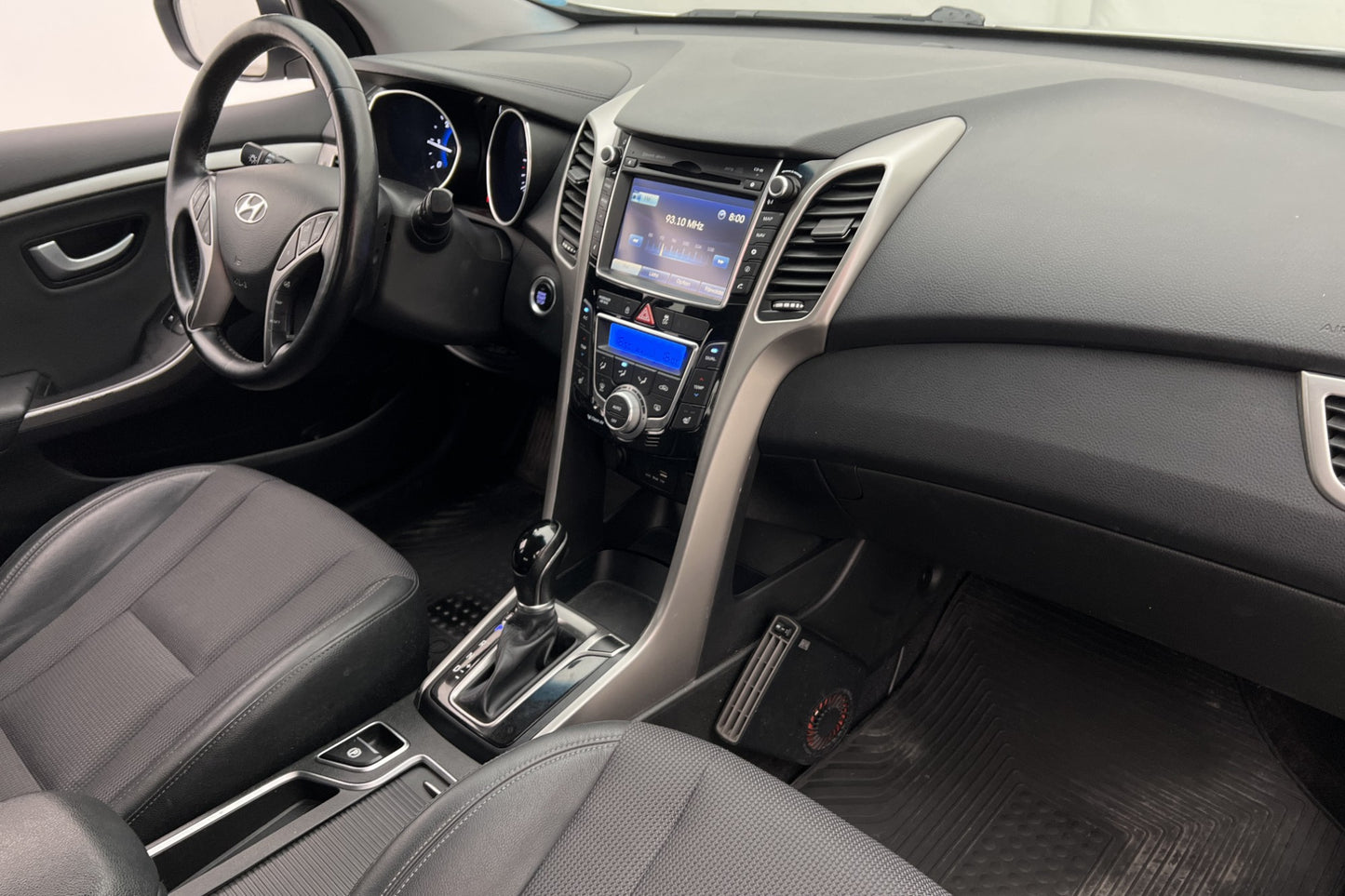 Hyundai i30 CRDi 136hk Premium Värmare Kamera Navi Välservad