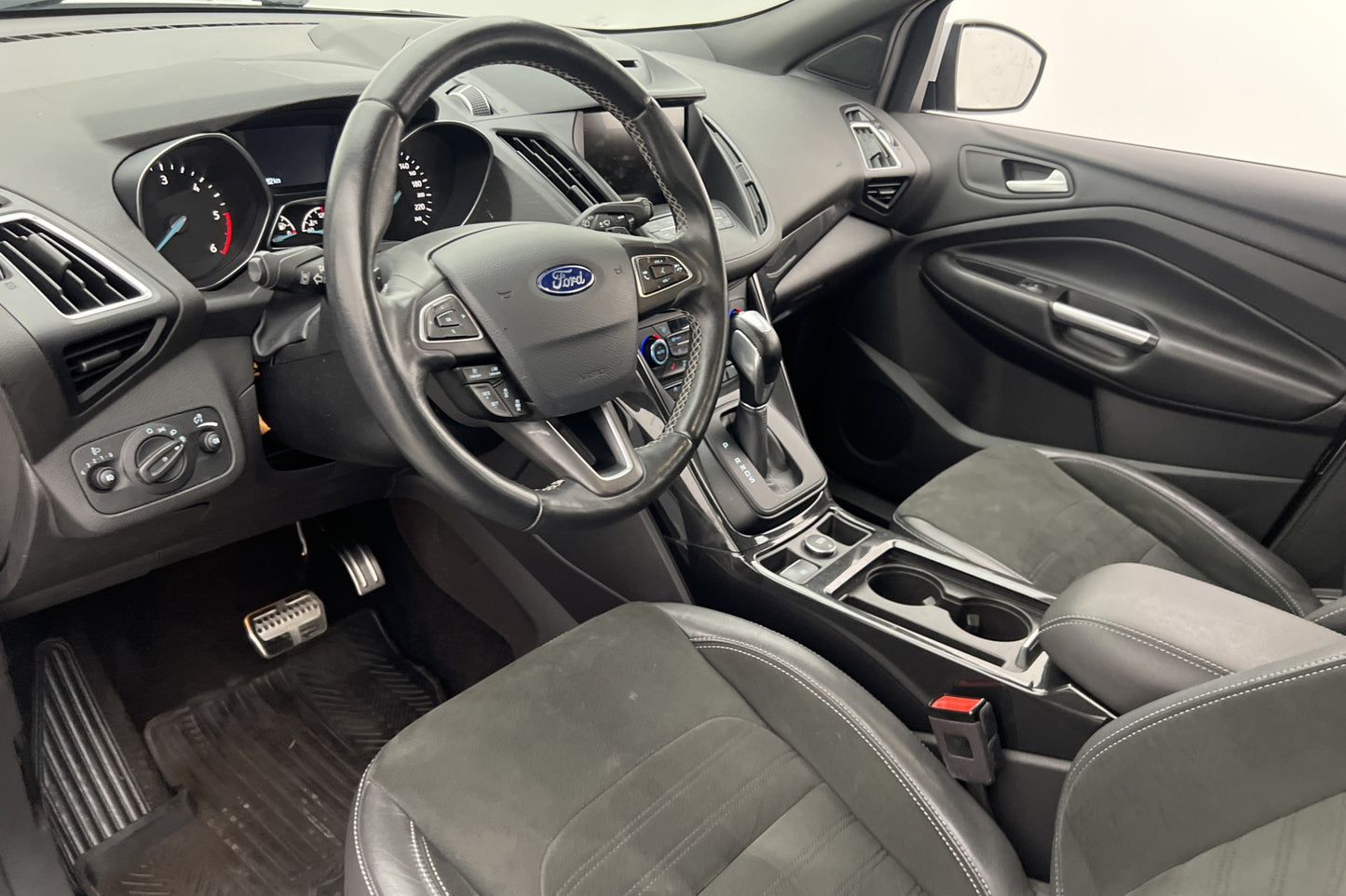 Ford Kuga 2.0 TDCi AWD ST-Line CarPlay P-sensorer 180hk