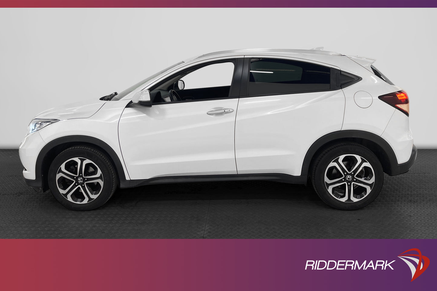 Honda HR-V 1.5 i-VTEC 131hk Pano Navi Kamera Drag Välservad