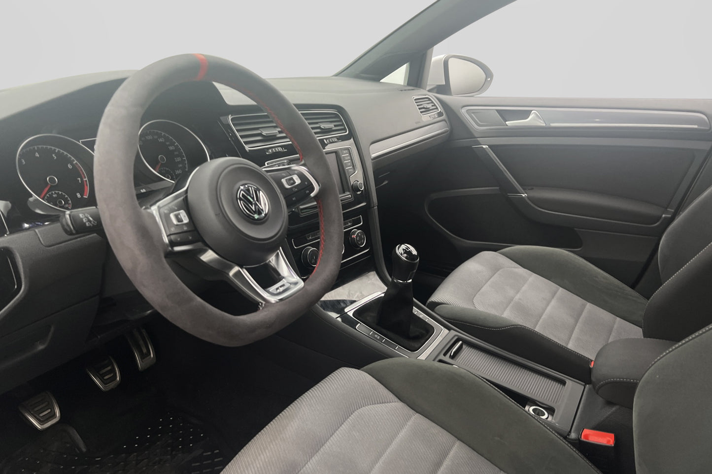 Volkswagen Golf TSI 150hk R-Line Highline Plus Värm Carplay