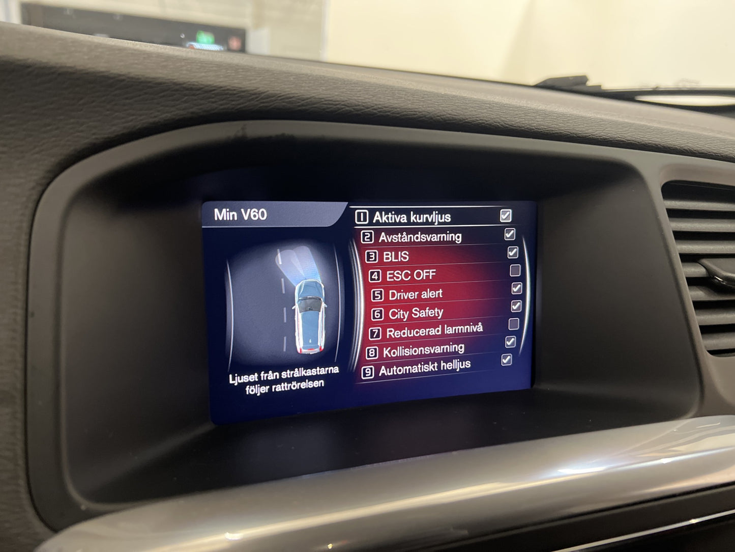 Volvo V60 D3 150hk R-Design Värm VOC Navi Sensorer BLIS Drag