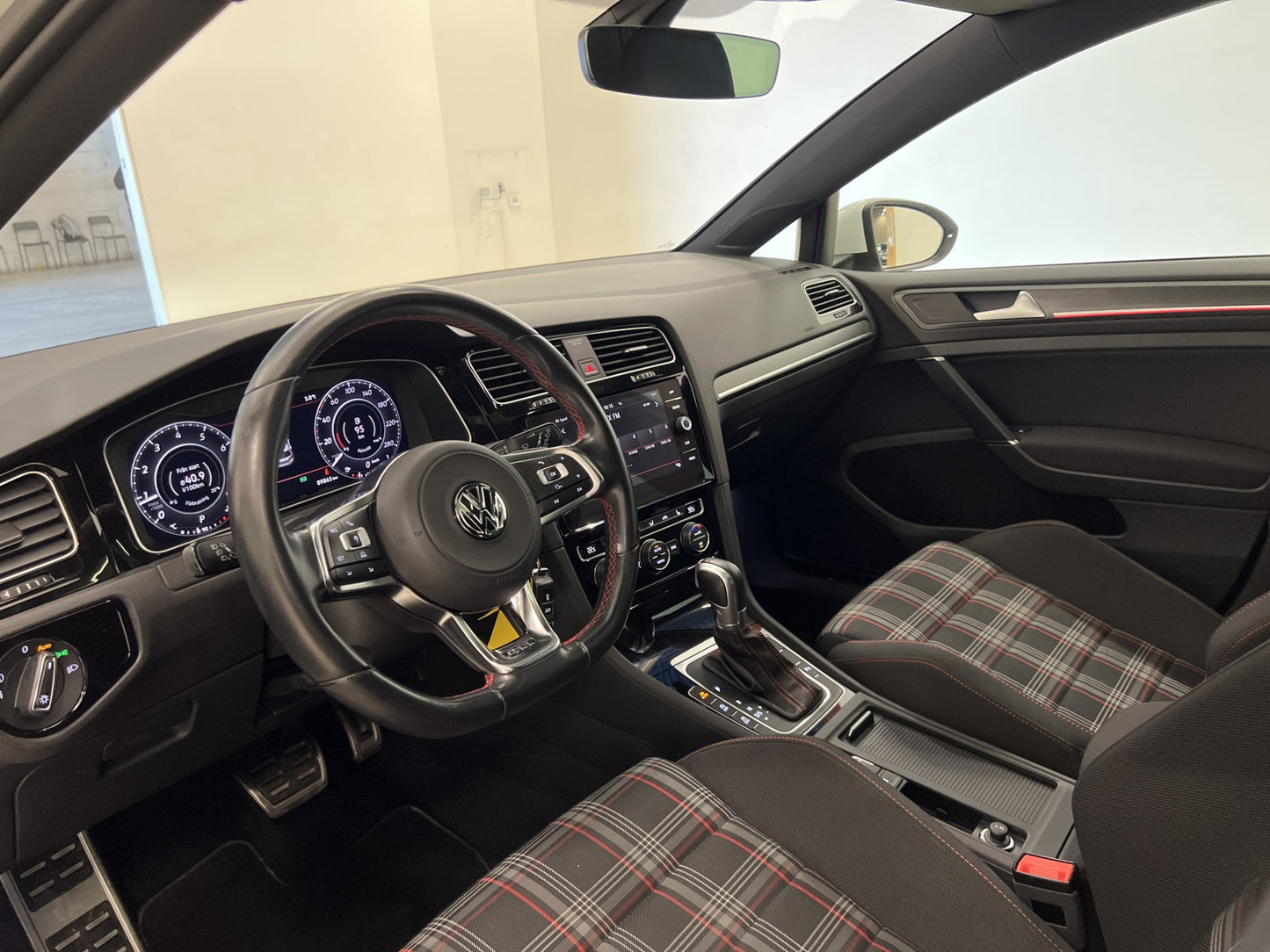 Volkswagen Golf GTI Performance 245hk Cockpit Pano Värmare