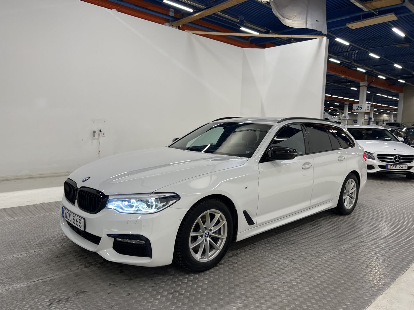 BMW 530 d xDrive 265hk Panorama Värm Skinn H/K 360° Navi HUD