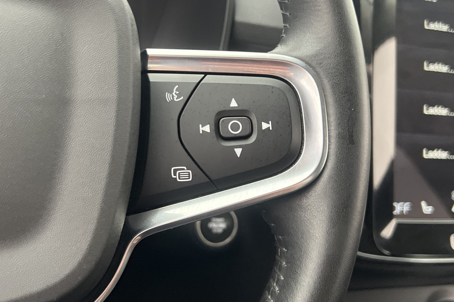 Volvo XC40 T4 Recharge TwEn 211hk Momentum 360 CarPlay Navi