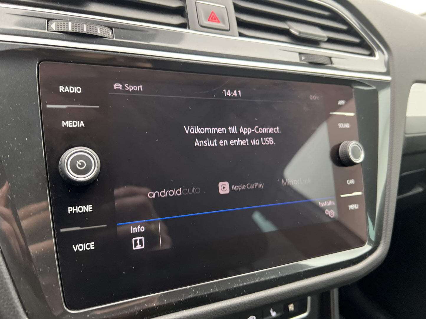 Volkswagen Tiguan 4M 150hk Premium Värm Kamera CarPlay Drag