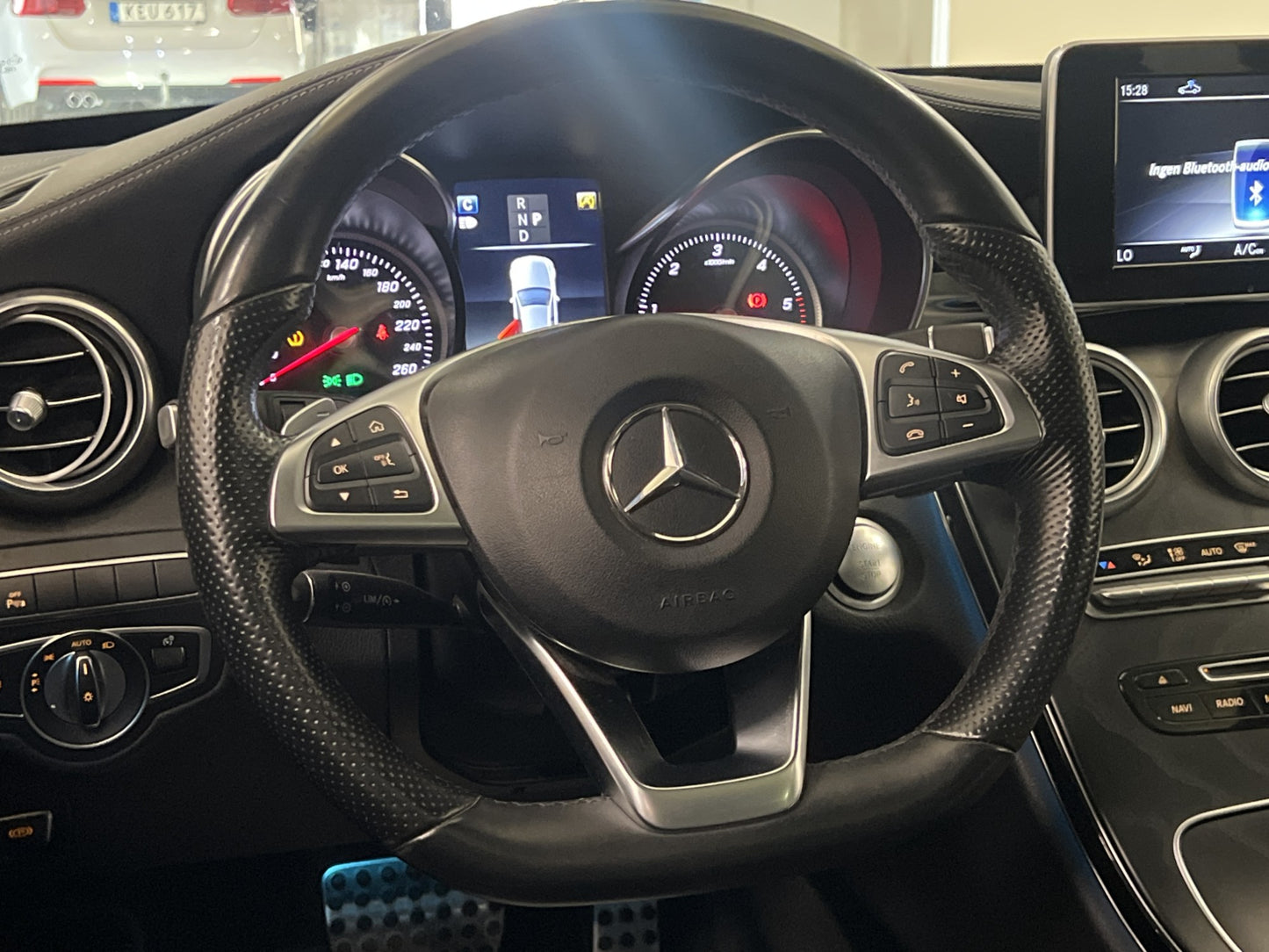 Mercedes-Benz C 220 T 4M 170hk Drag Skinn Pano LED Burmester