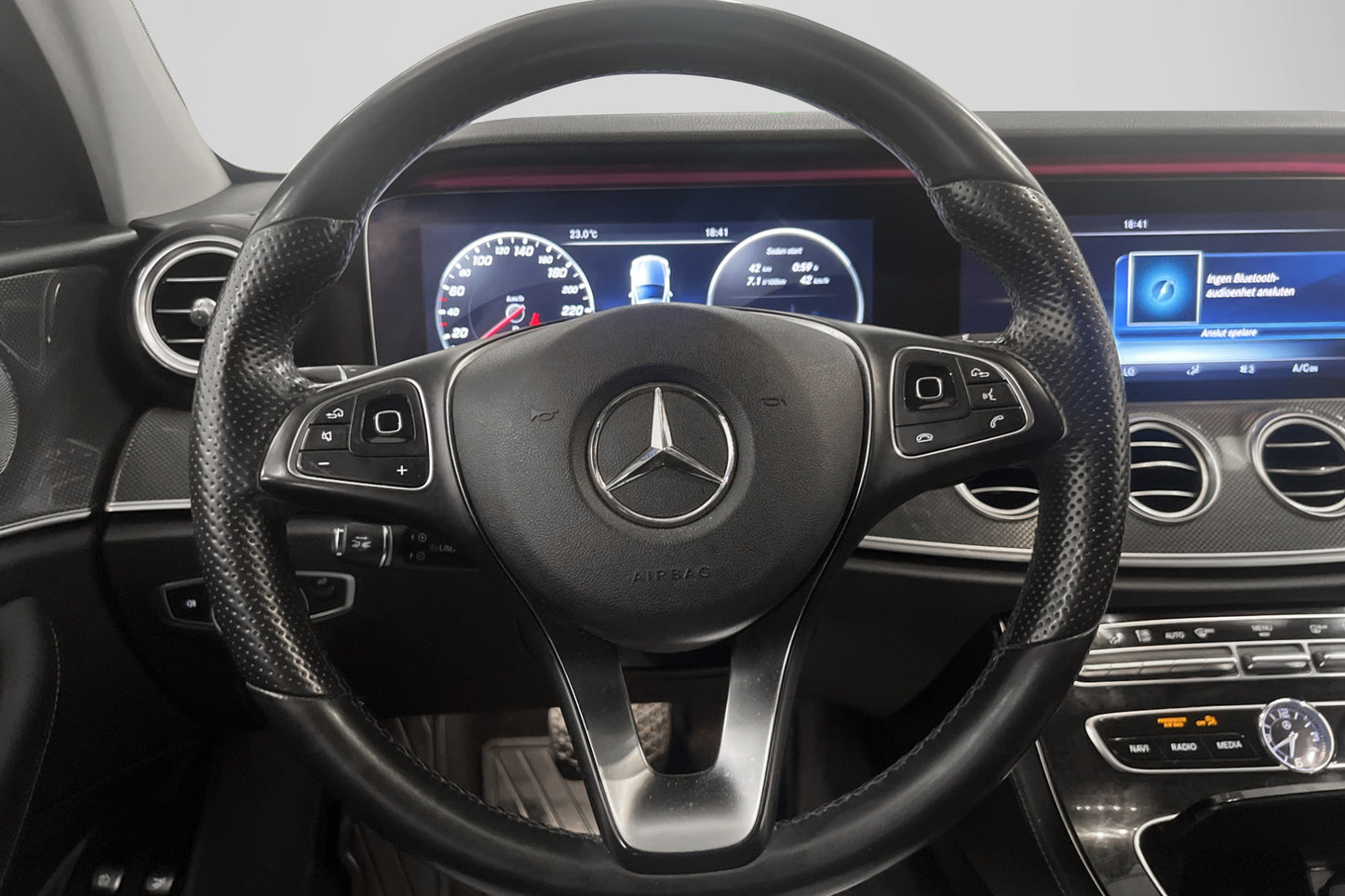 Mercedes-Benz E 220 d 4M Widescreen D-Värm Burmester Drag