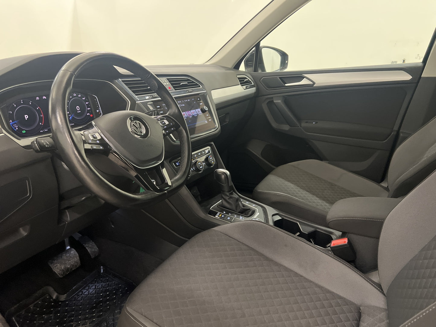 Volkswagen Tiguan 4M 190hk R-Line Cockpit Värm Kamera Drag